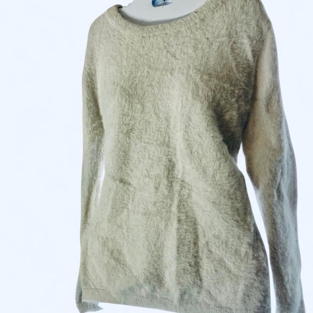 White fuzzy sweater with a relaxed fit #fuzzy Ellen Tracy M